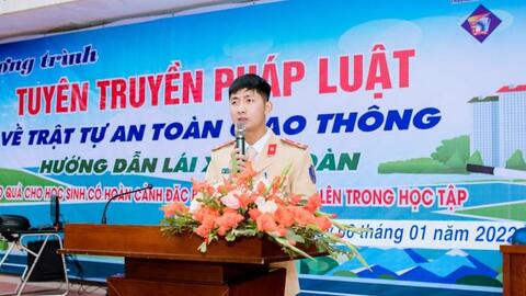Phú Thọ: Tuyên truyền an toàn giao thông và trao quà cho học sinh nghèo học giỏi