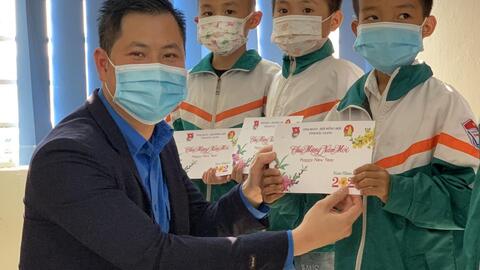 Bắc Giang: Tặng 350 suất quà đến học sinh có hoàn cảnh khó khăn dịp Tết