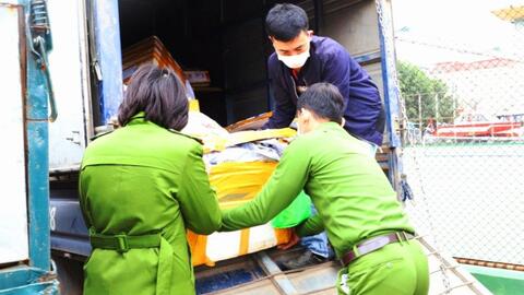 Phát hiện 200kg đuôi bò, đuôi và chân heo không rõ nguồn gốc đang tuồn đi tiêu thụ