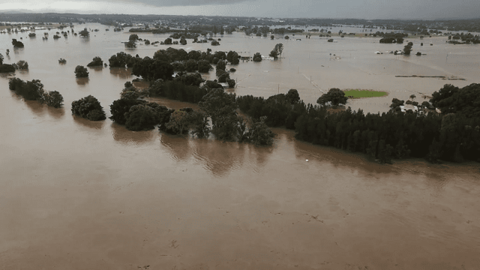 Xôn xao video “cổng địa ngục” xuất hiện trong lũ lụt ở Australia