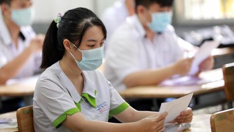 Giảm yêu cầu chứng chỉ khi xét thăng hạng chức danh nghề nghiệp; Giữ ổn định kỳ thi tốt nghiệp THPT