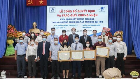Trường Đại học Mở TP.HCM nhận Giấy chứng nhận đạt chuẩn 4 chương trình đào tạo