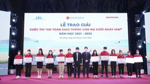 Kon Tum: Khen thưởng học sinh đạt giải cao Cuộc thi “An toàn giao thông cho nụ cười ngày mai”