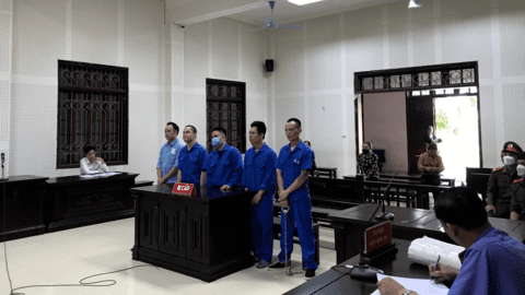 Tuyên nhóm mua bán ma túy 1 án chung thân và 52 năm tù