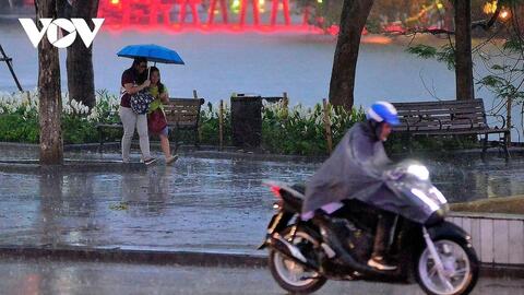 Dự báo thời tiết ngày 3/6: Miền Bắc nắng nóng, miền Nam mưa rào và dông
