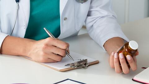 Tăng cường kiểm tra việc thực hiện quy chế kê đơn thuốc điều trị ngoại trú