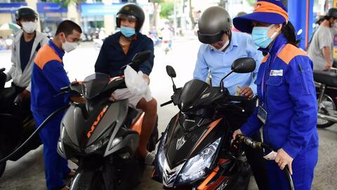 Ngày mai giá xăng sẽ giảm mạnh lần thứ 5 liên tiếp