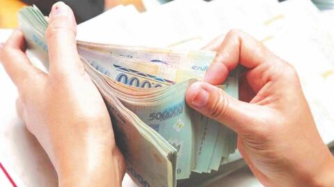 Tìm điểm cân bằng cho lãi suất