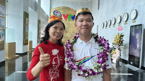 Thanh niên xóm "xin vía học giỏi" của Quán quân Olympia 2023, Xuân Mạnh có ứng xử được khen ngợi