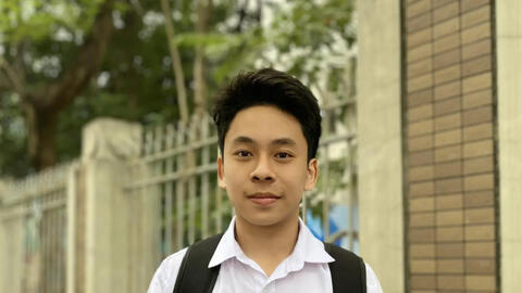 Ôn thi gấp rút, nam sinh Hà Nội vẫn thi đỗ trường THPT Chuyên Ngoại ngữ, một trong những trường đỉnh nhất Thủ đô