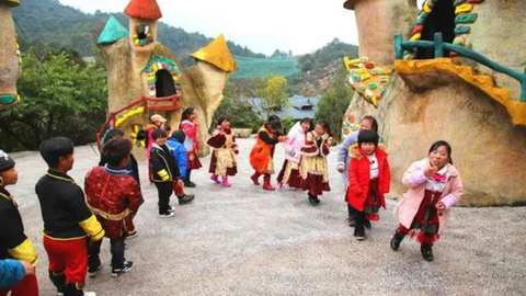 Làng người lùn bí ẩn ở Trung Quốc: Thế giới cổ tích ẩn trong rừng núi đời thực