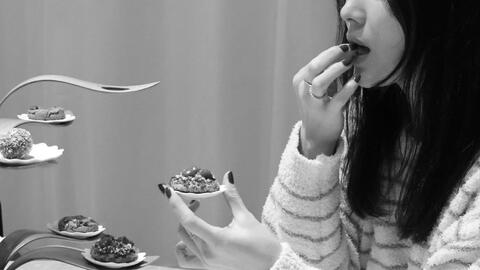 "Bà hoàng mặt mộc" Song Hye Kyo trở thành chủ đề hot khi thả nhẹ vài tấm ảnh xuề xoà ở trời Tây