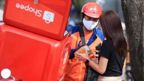 Kéo dài thời gian đổi trả hàng, Shopee bị nghi ôm vốn của người bán