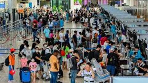 Giá vé máy bay tăng sốc: Du lịch nội địa đắt gần bằng tour nước ngoài