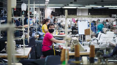 Doanh nghiệp kiến nghị lùi thời điểm tăng lương tối thiểu vùng, Bộ LĐTBXH phản hồi ra sao?