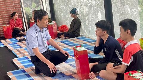 Sẻ chia trong bão lũ giúp người dân vững tâm, ấm lòng