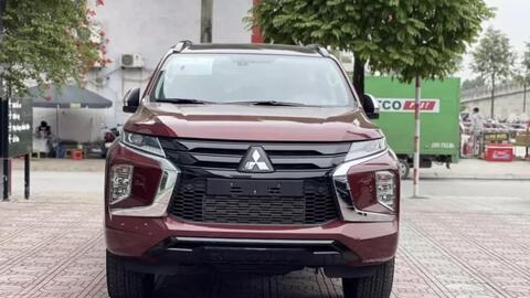 Mitsubishi Pajero Sport giảm giá mạnh tại đại lý: Bản base còn 920 triệu ngang Territory, dọn kho chờ mẫu mới ra mắt