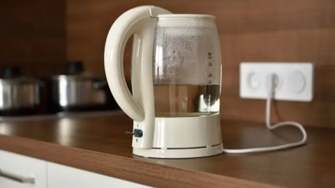 Mắc 3 sai lầm khi dùng ấm siêu tốc, khác nào tự đưa "thuốc độc" vào miệng mình