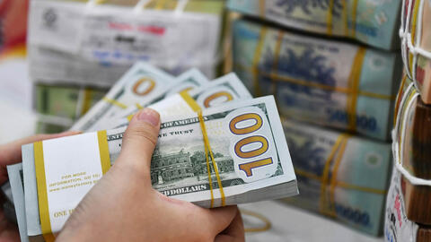 Tỷ giá hôm nay ngày 2/1: USD ngân hàng tăng nhẹ, USD tự do lao dốc
