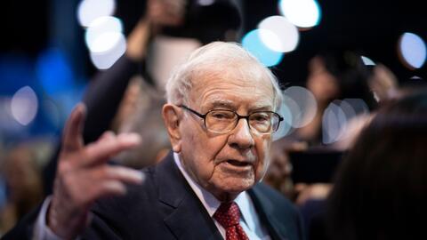 Warren Buffett bán tháo cổ phiếu trong 9 quý liên tiếp và thực hiện bước đi 334 tỷ USD: Thị trường từng nghi ngờ đến nay mới &#039;vỡ lẽ&#039;, huyền thoại vẫn mãi là huyền thoại