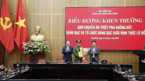 Khen thưởng ban chuyên án triệt phá đường dây đánh bạc quy mô lớn