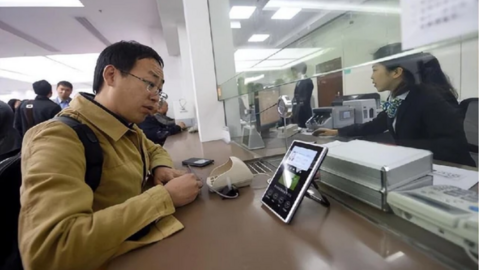 Gửi tiết kiệm 7 triệu đồng với lãi suất 19,26%/năm, 30 năm sau đi rút 2,5 tỷ thì được thông báo: "Mức lãi suất này đã hết hiệu lực từ lâu rồi"