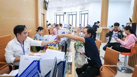 Các đối tượng không được ký kết hợp đồng thực hiện nhiệm vụ của công chức từ 1.7.2025