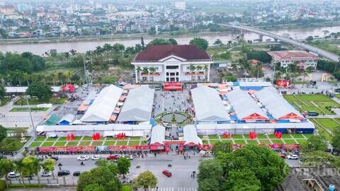 Khai mạc Hội chợ xúc tiến thương mại và sản phẩm OCOP tỉnh Hưng Yên