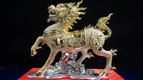 Du xuân cùng nghệ thuật tạo hình ngựa