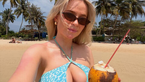 Cổ động viên quyến rũ nhất Man Utd du lịch Việt Nam