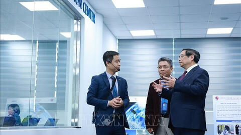 Thủ tướng dự Lễ khánh thành công trình Trung tâm vũ trụ Việt Nam