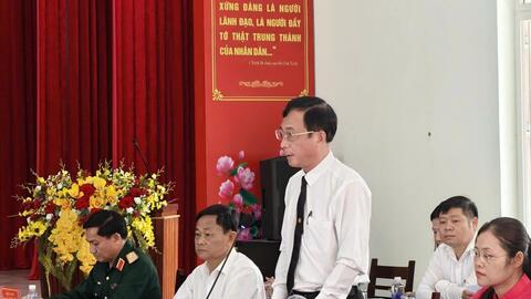 Phó Thủ tướng Hồ Quốc Dũng làm việc với xã biên giới ở Đắk Lắk