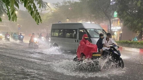 Cảnh báo mưa lớn và dông mạnh cục bộ tại khu vực nội thành Hà Nội