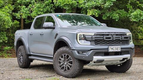 Phân khúc bán tải tiếp tục sôi động bất chấp làn sóng tranh cãi