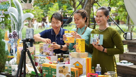 Định hình trụ cột mới cho thương mại điện tử xuyên biên giới