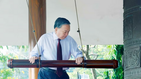 Tổng Bí thư, Chủ tịch nước dâng hương tưởng niệm các Anh hùng liệt sỹ ở Tây Ninh