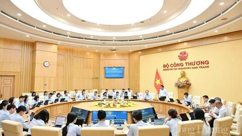 Bộ trưởng Lê Mạnh Hùng làm việc với Cục Quản lý và Phát triển thị trường trong nước
