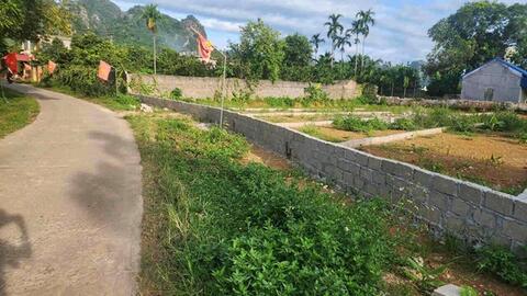 Giá đất nền đồng loạt giảm, hạ giá vài trăm triệu đồng vẫn vắng khách mua