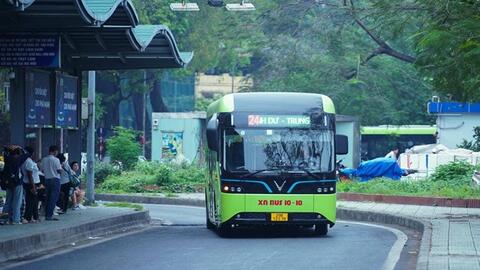 Metro, xe buýt điện định hình giao thông xanh Thủ đô