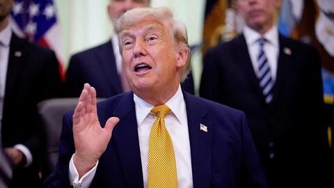 Ông Trump: Các nhà sản xuất ô tô của Mỹ có thể sản xuất tên lửa