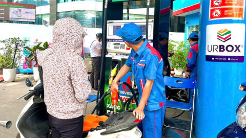 Giá xăng dầu hôm nay 2/7: Dầu WTI dưới mốc 70 USD/thùng