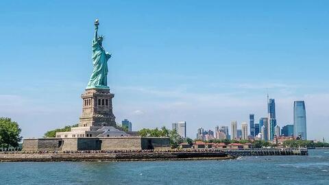 Nắng nóng cực đoan khiến đường nhựa ở New York biến dạng