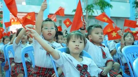 TPHCM miễn phí sách giáo khoa theo lộ trình, học sinh đều được bảo đảm chỗ học