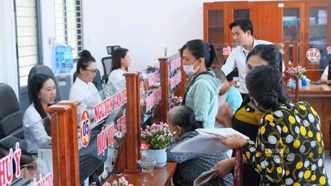 Bộ Nội vụ phản hồi kiến nghị của công chức cấp xã hưởng lương 9,3 triệu đồng/tháng