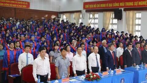 Trường ĐH Tây Nguyên trao bằng tốt nghiệp cho 311 tiến sĩ, thạc sĩ và cử nhân