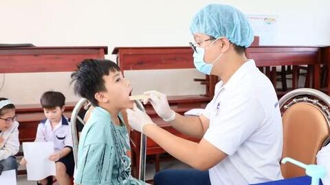 Cà Mau tổ chức khám sức khỏe cho học sinh đầu năm học