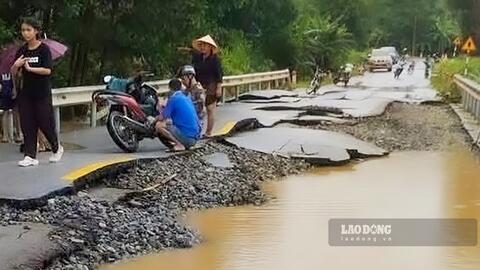 Mưa lũ xói nền, Quốc lộ 48E qua Nghệ An hư hỏng nghiêm trọng