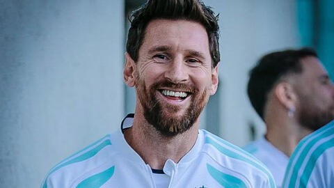 Messi rạng rỡ hội quân, chuẩn bị trận đấu cuối cùng cùng tuyển Argentina