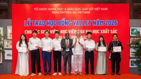 Sinh viên Phân hiệu ĐH Thái Nguyên tại tỉnh Lào Cai vinh dự nhận học bổng Vallet