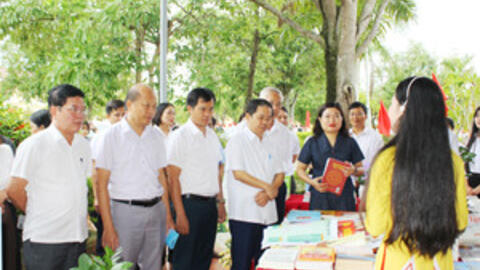 Hà Tĩnh thúc đẩy học tập suốt đời, làm chủ công nghệ số và AI